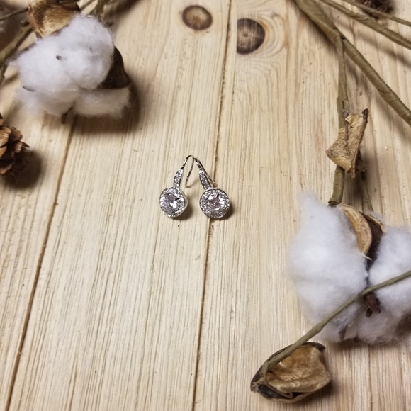 Beautiful SILVER plated CZ Dangle earrings - Picture 12 of 14